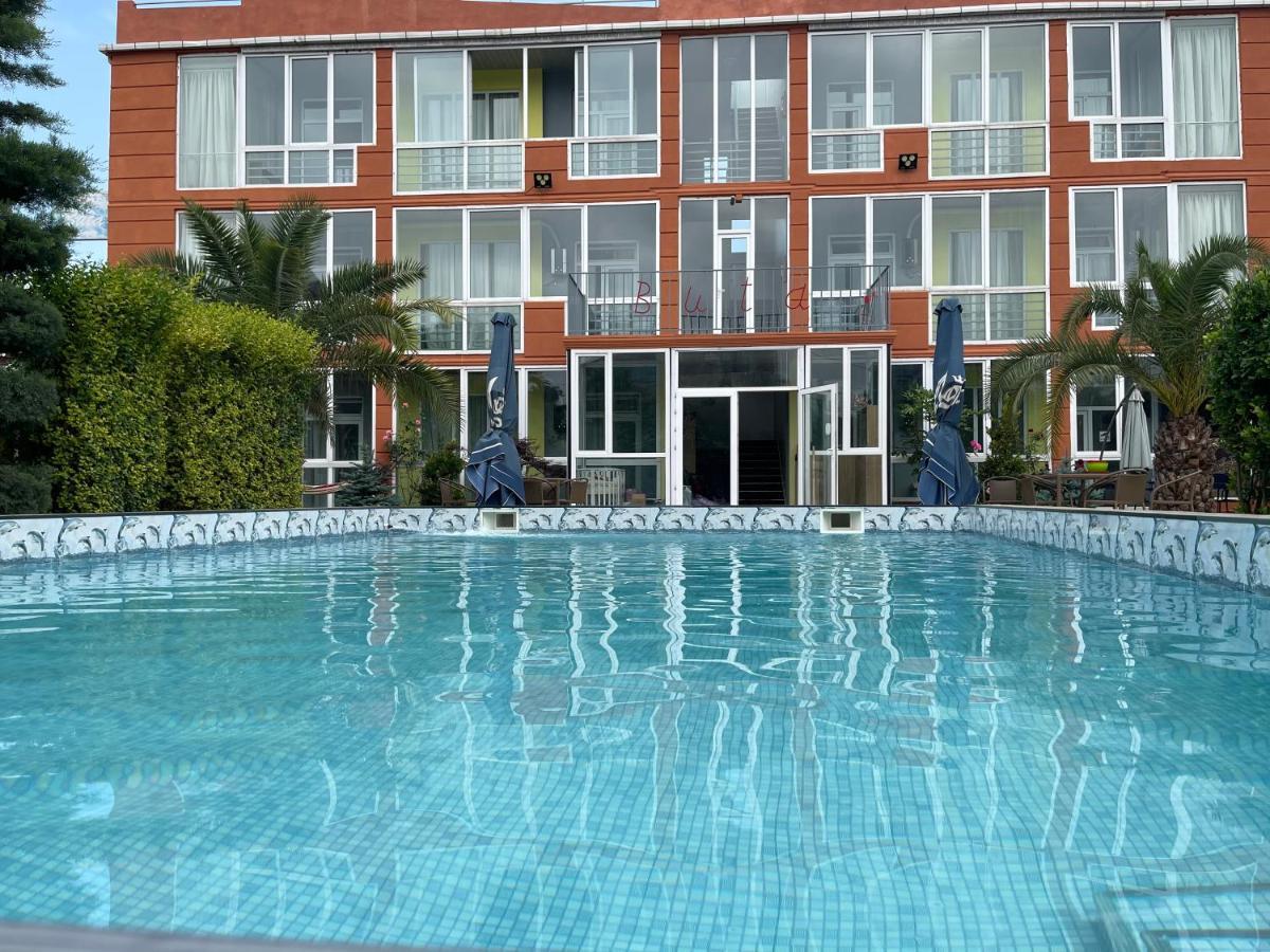 Hotel Buta Batoumi Extérieur photo
