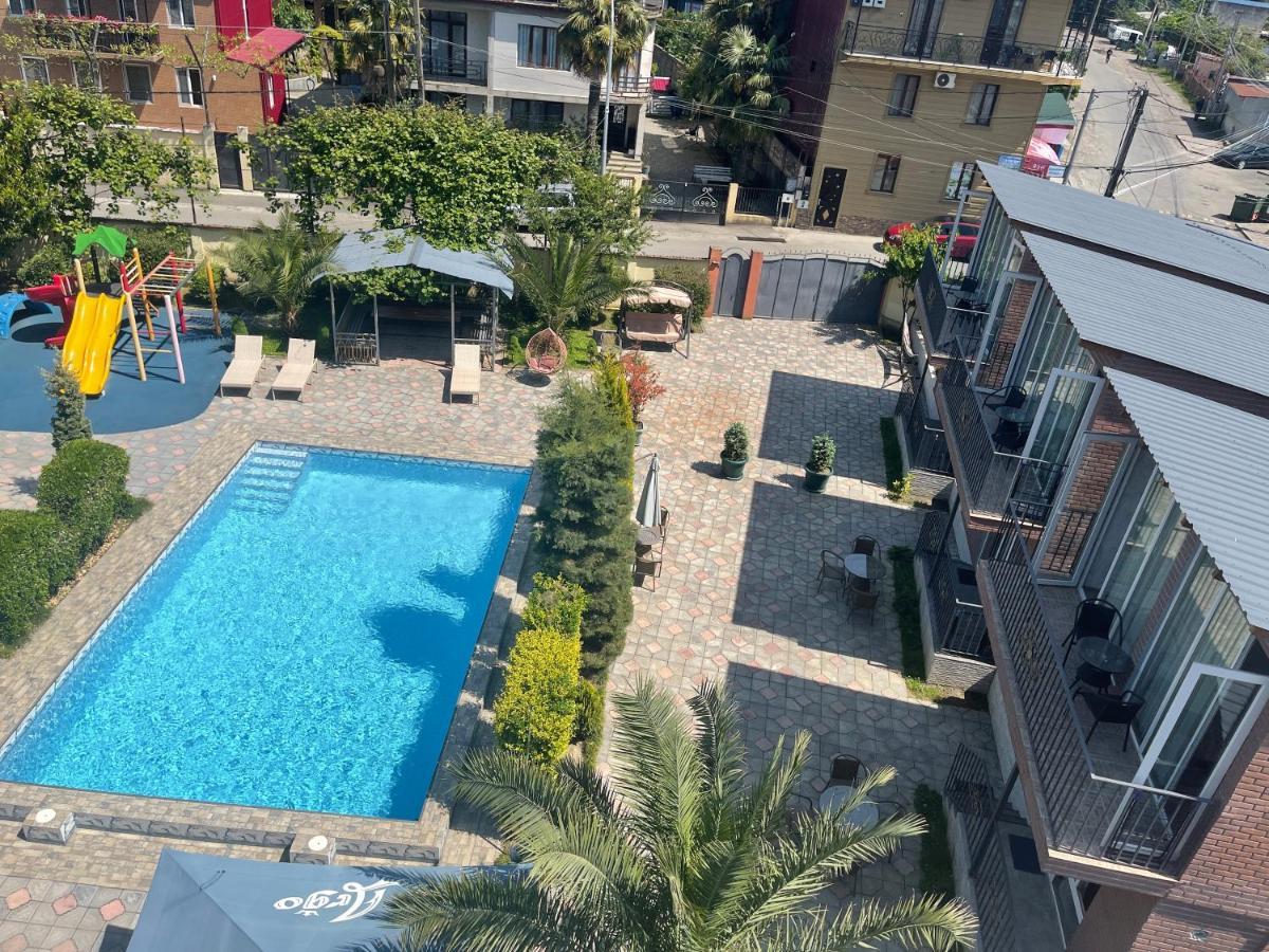 Hotel Buta Batoumi Extérieur photo