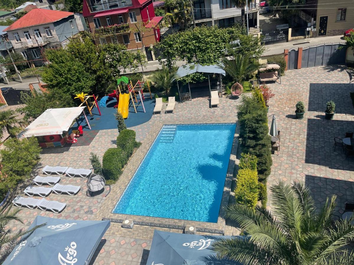 Hotel Buta Batoumi Extérieur photo